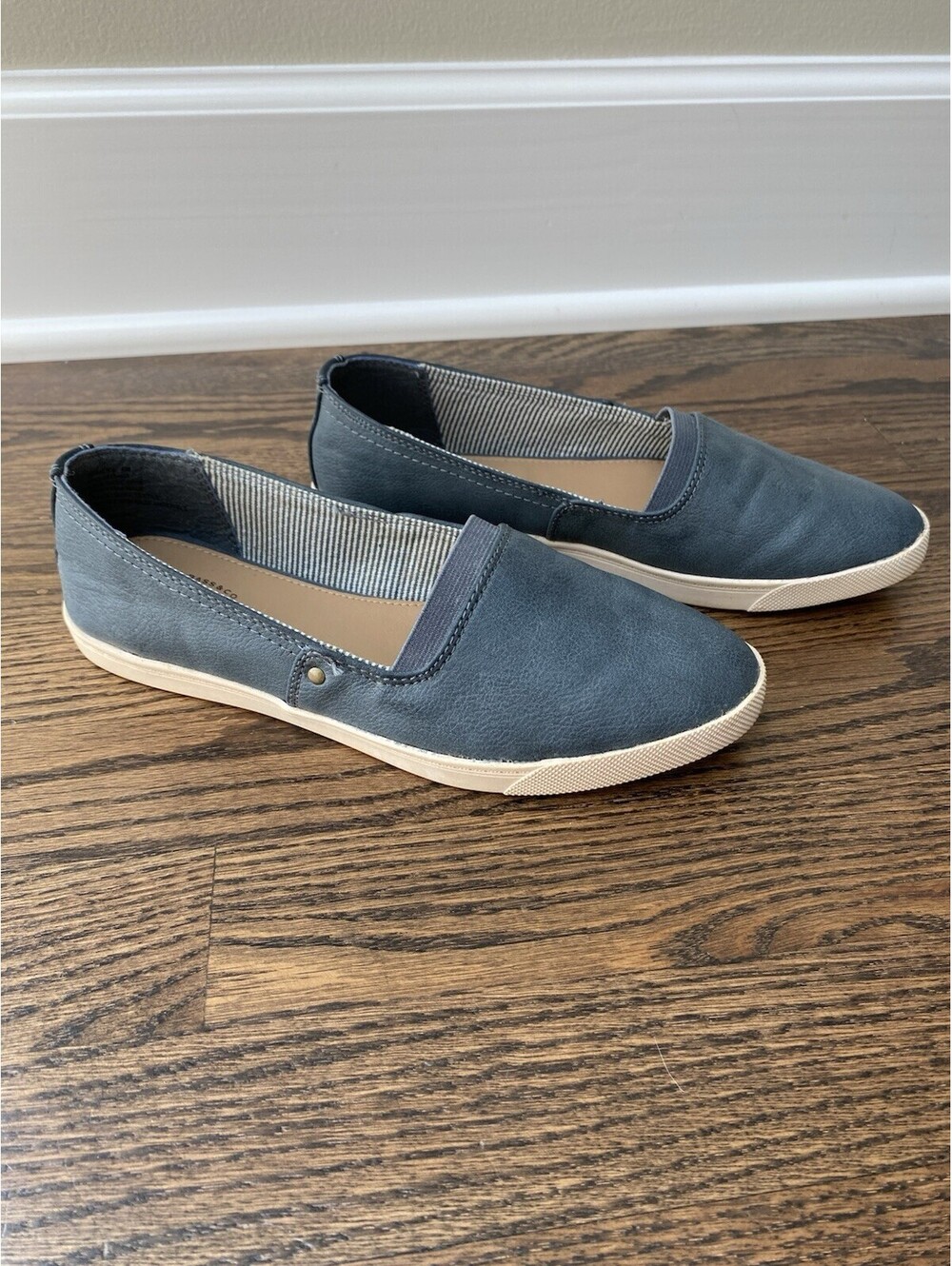 G.H. Bass & Co. Women’s Slip On Navy Blue Canvas Shoes/Loafers 6M, Summer Preppy
